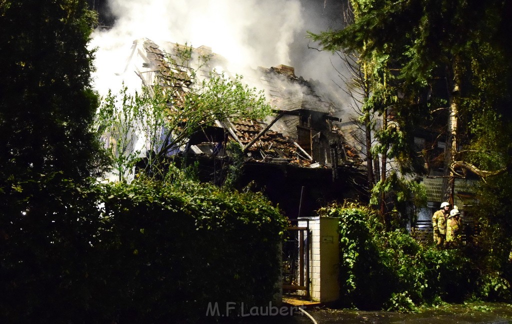 Grossfeuer Einfamilienhaus Siegburg Muehlengrabenstr P0288.JPG - Miklos Laubert